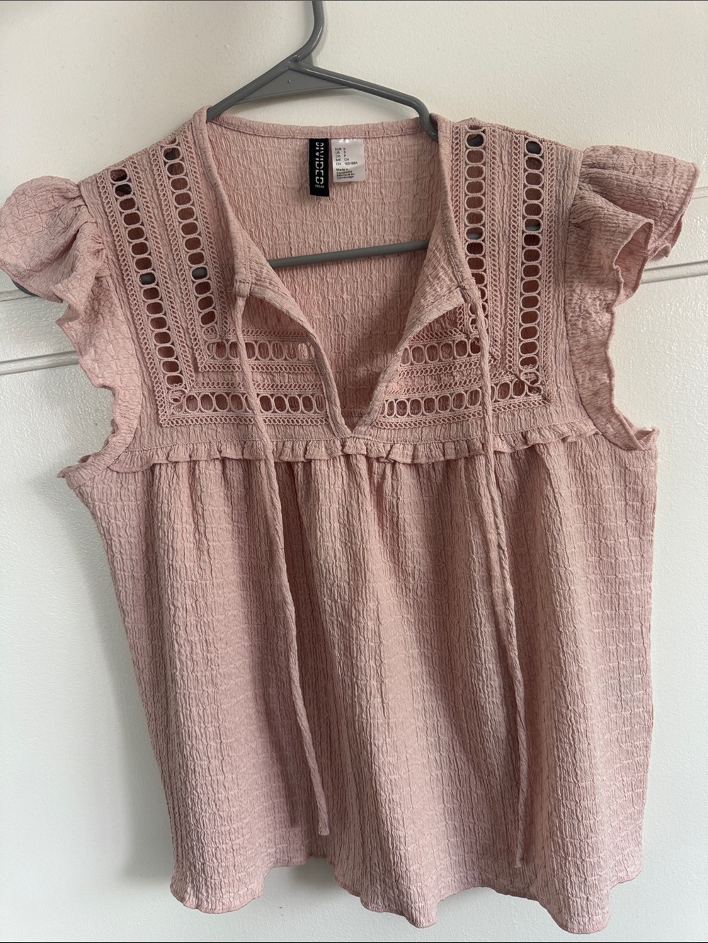 H&M NWOT Blush Pink Eyelet V-Neck Tie Blouse